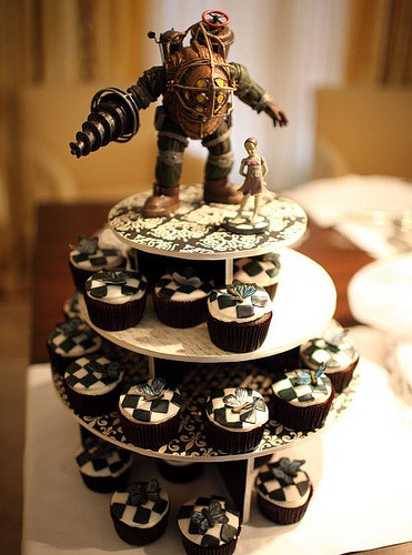 feedmystomach:  Bioshock Cake Kyozo Kicks.com