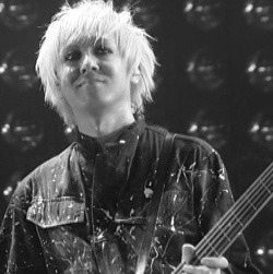 dez-teli:  Yukke. Smile?