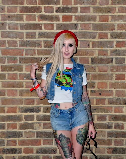 walnutwax:  THE NERDY STRIPPER BY WALNUTWAX / london tattoo convention 