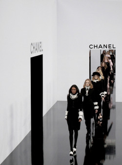 maisonmartinmargielous:   Finale Chanel F/W