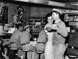 fuckyeahvintage-retro:  Couple dancing at Rosie’s Cafe. Texas, 1937 © Carl Mydans 