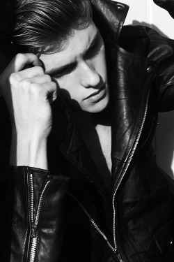 strangeforeignbeauty:  Adam Abraham [ b&amp;w | fave models | 1000+ notes | facebook ] 