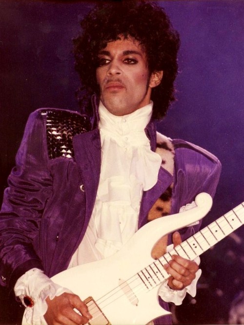 leanhentaimusic:  the prince of purple lol 