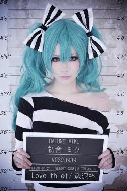 kawaii-cosplays:  Hatsune Miku 