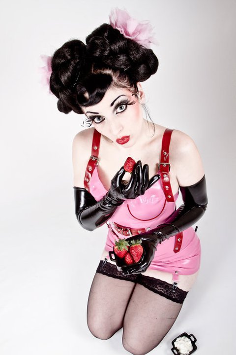 black-shining-latex:  Strawberries?