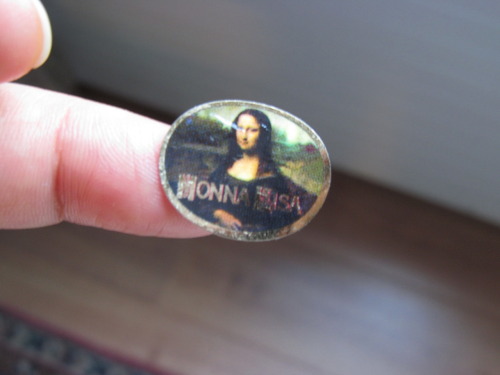 Mona Lisa with a typo (Monna!) In reasonable detail&hellip;.on a sticker&hellip;.from one of