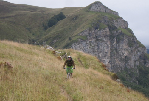 montamigo: Virée sur la montagne verte en faisant le tour de Grum par le défilé d’andreyt. La météo 