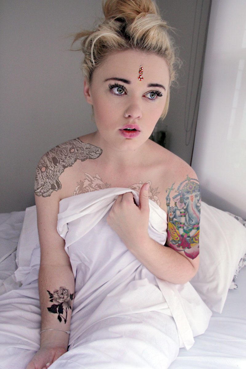 lifeftme:  vodkacupcakes:  Love all her tattoos  omg look at her :0 