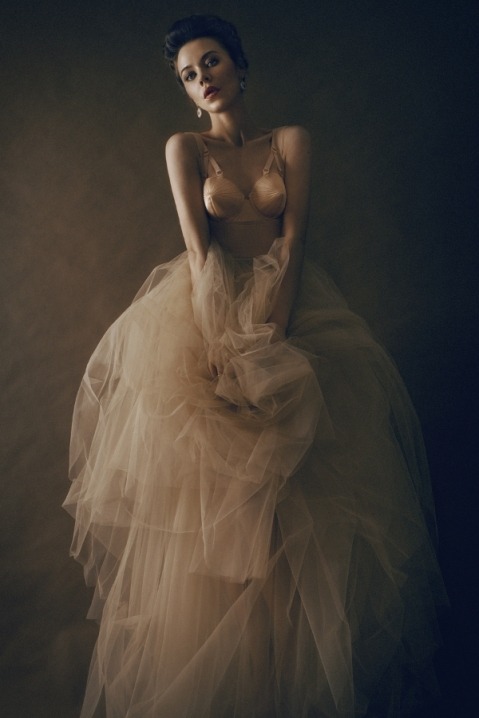 ladyllike:  stunning bellabellaboutique:  Ulyana Sergeenko for SOBAKA RU Magazine