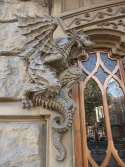 bluepueblo:  Dragon Entry, Turin, Italy photo by mermaid