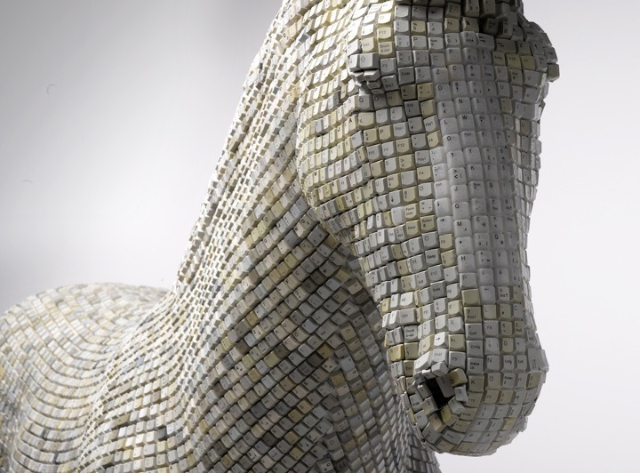 weirdpictureswithhorses:  Hedonism(y) Trojaner Artist Babis created this sculpture