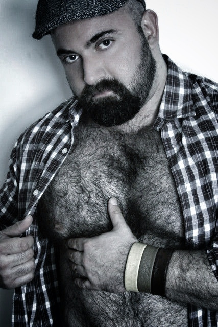 succumbere:  fur pecs  Hott