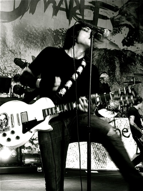blackandwhitemcrblog-blog - My Chemical Romance: Black and White
