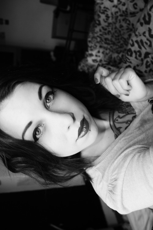 squiglet:  systemofadowny:  who’s that beautiful mamma c:   oh you >.<