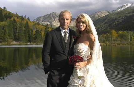 stfuturo:  Christine Baumgartner and Kevin Costner-Wedding