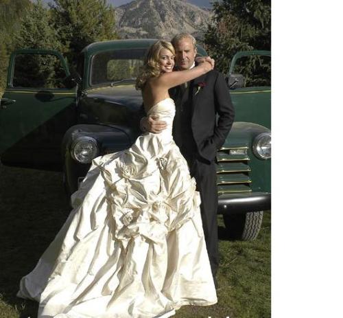 stfuturo:  Christine Baumgartner and Kevin Costner-Wedding