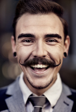 seeeaaann: LET ME GROW A MOUSTACHE LIKE THIS