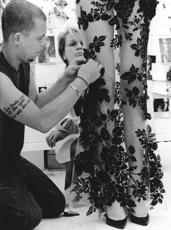  Love Looks Not with the Eyes: Thirteen Years with Lee Alexander McQueen Ph. Anne