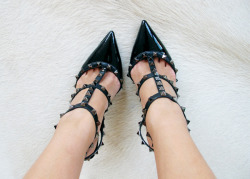 what-do-i-wear:  Valentino shoes (image: pinkhorrorshow)