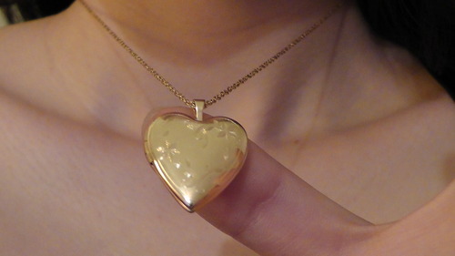 bishidirk:  “Aww that’s a pretty locket!”  “Who’s picture is inside? Your