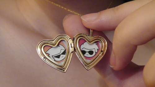 bishidirk:  “Aww that’s a pretty locket!”  “Who’s picture is inside? Your