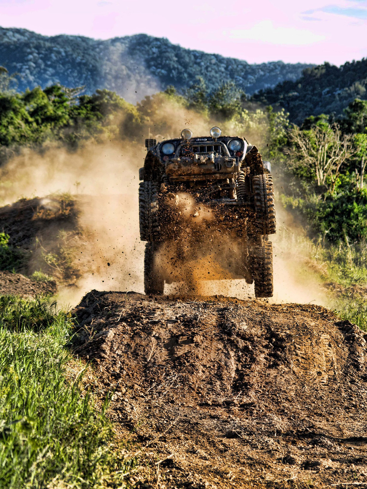 proceedwithspeed:  This is how you give your Jeep axle some custom camber! 