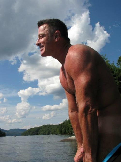 drakestories:I’d always had a crush on my dad’s business partner Jim Evans. Perfect bod, perfect smi