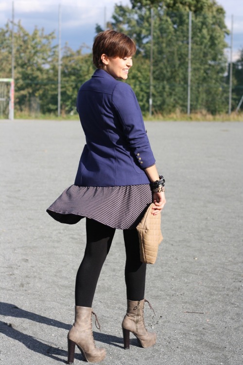 Black opaque pantyhose, beige heels and blue jacket