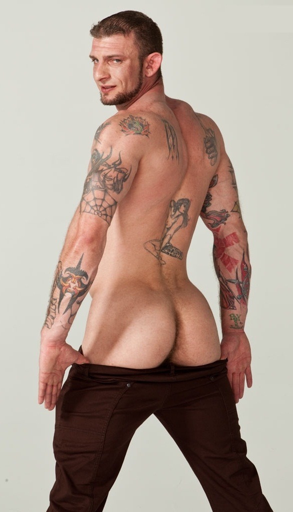 funandphotos:  gaydreams:  I want him to fuck me …  AMEN! 