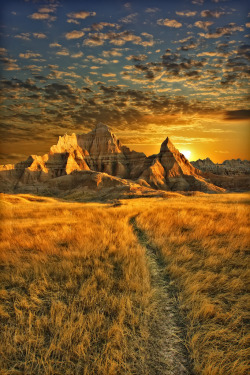 travelingcolors:  Badlands National Park | South Dakota (by Dan Anderson.) 