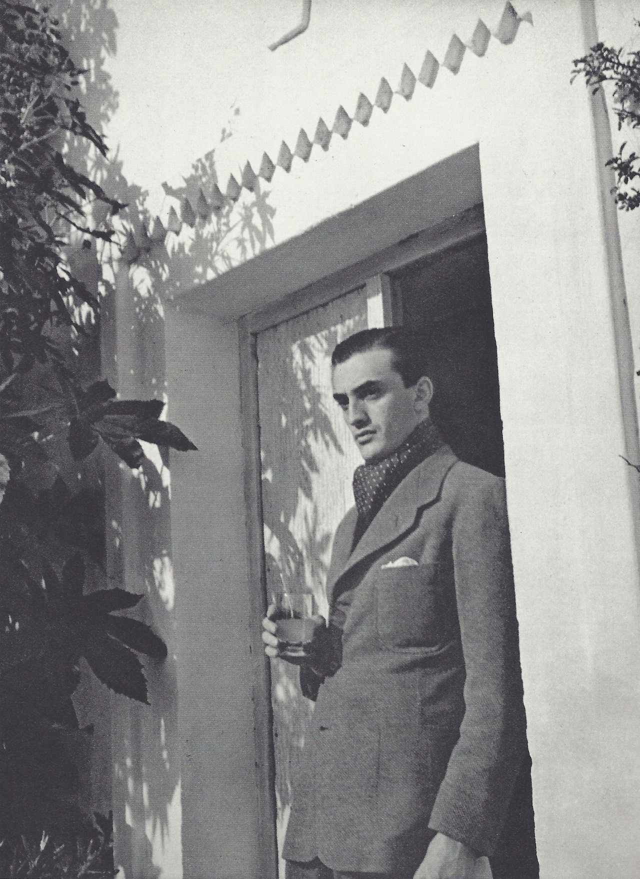 cryptoscience:  fantomas-en-cavale:  Horst P. Horst - Luchino Visconti (comte Luchino