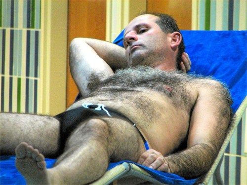 graybeards:  daddy-fluffer:  Damn.  Daddy is tired of his family and wishes he could relax on his vacation. Why don’t you invite him up to your hotel room so he can lie back, close his eyes, and feel your warm mouth around his manhood? 