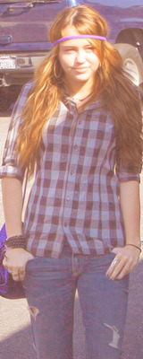 60squeens:  6 favorite Miley Candids 2009 