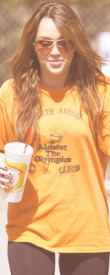 60squeens:  6 favorite Miley Candids 2009 