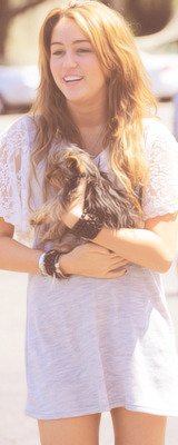 60squeens:  6 favorite Miley Candids 2009 