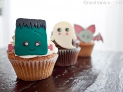 gastrogirl:  adorable kawaii halloween cupcakes.