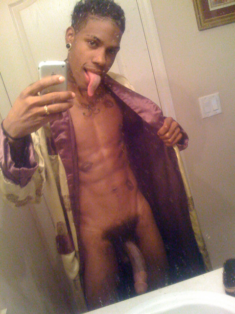 daaaangitsgreg:  lxlgeerald:  i Needa Meet up w. Him ASAPÂ !  Ooh yes ;) 