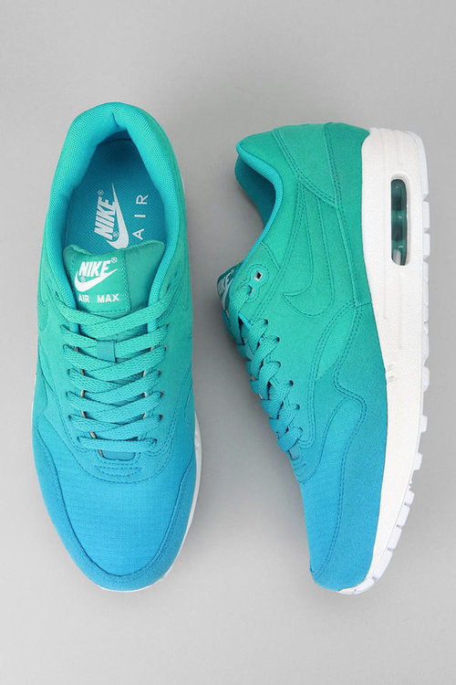 mirvnda:  shoe-pornn:  Nike Air Max 1-PS ‘Scuba’ Special   Oh my god