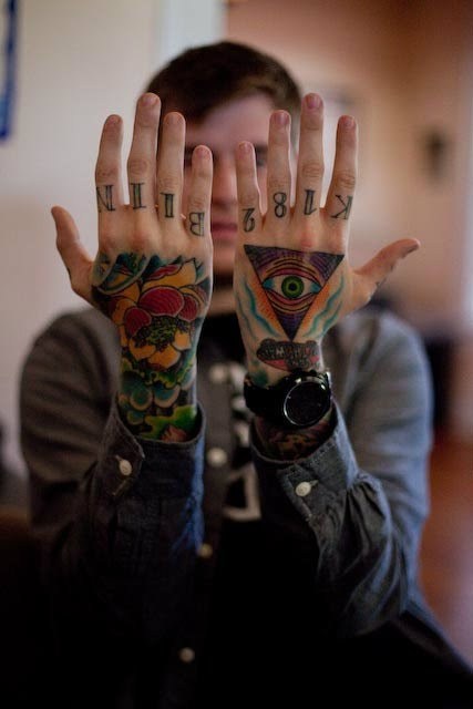lilliumarie:  There’s just something really sexy about hand tattoos on a guy 