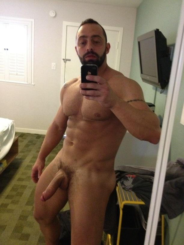 hot-naked-male-self-pics:  Smooth, bearded, husky dude!
