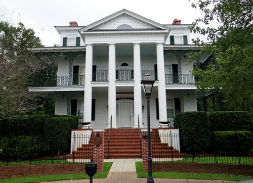 spookyhome:A house built to look like Disney’s Haunted Mansion is for sale in Georgia. I think I nee