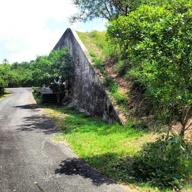 yosoyico:  Uno cree que son montañas, pero cuando vienes a ver son bunkers. (Tomada