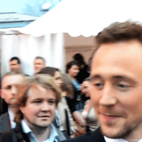 ibong-adarna:  oh god that last gif.. imagine if that was you he was greeting with