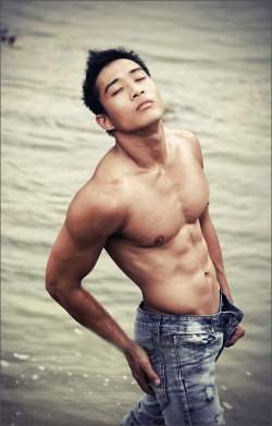 asianmalemuscle:  Enjoy thousands of images in the archive: http://asianmalemuscle.tumblr.com/archive