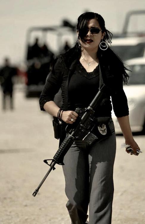 ilianation:louiseelizabethroberts:Female police officer in Ciudad Juarez, MexicoBad bitch comi