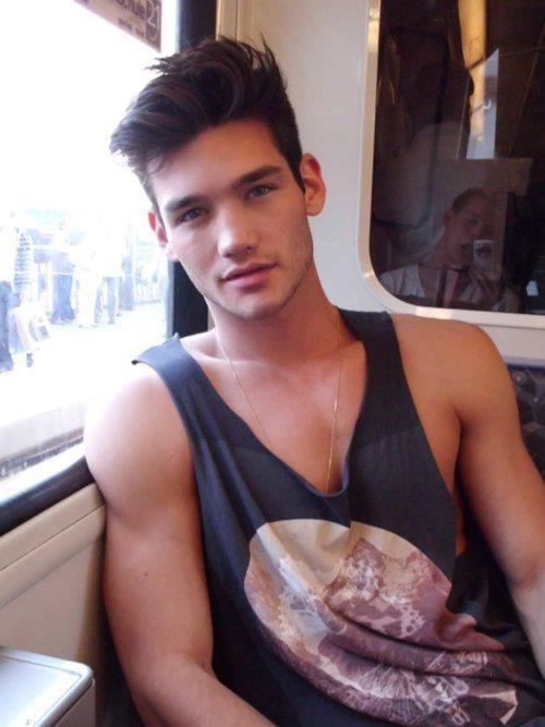 salutati0n:  apennnyformythoughts:  let’s ignore the attractive man and instead
