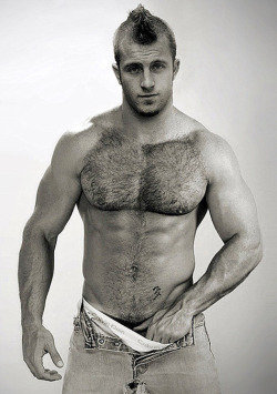 fuckyeahlittledudes:  5'5&quot; Scott Caan