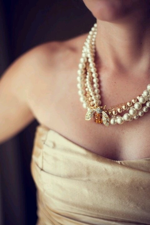 desertwolfaz:  Pearl Necklace 