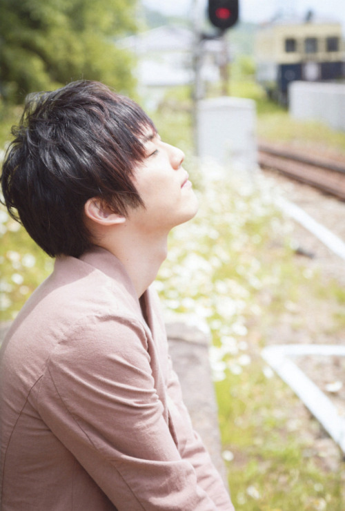 kamiya-sexual:  COLLARBONES ALERT~ 