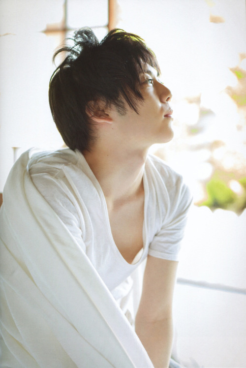 kamiya-sexual:  COLLARBONES ALERT~ 